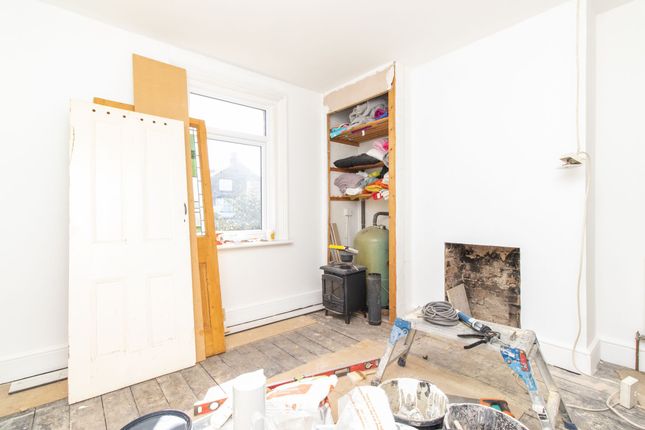End terrace house for sale in Prices Avenue, Margate
