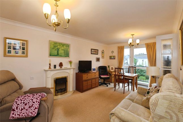 32, Carn Brea Court, Camborne photo 2