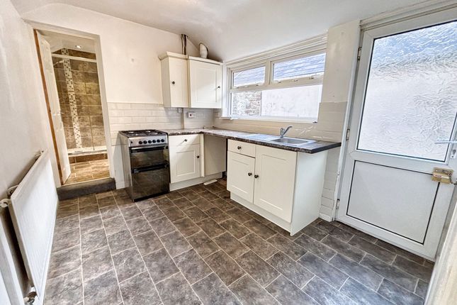 15 Thornton Crescent, Bridgend photo 4