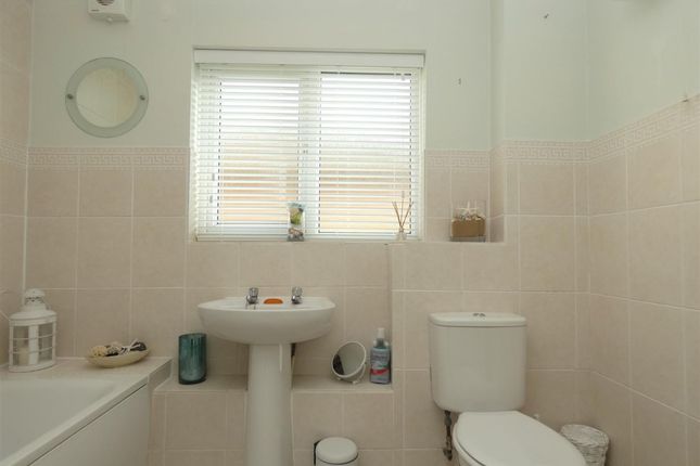 Flat to rent in Waltham Close, Cliftonville