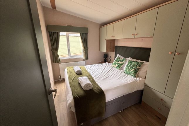 Lux Oasis 17,, Holme Road, Norfolk photo 2