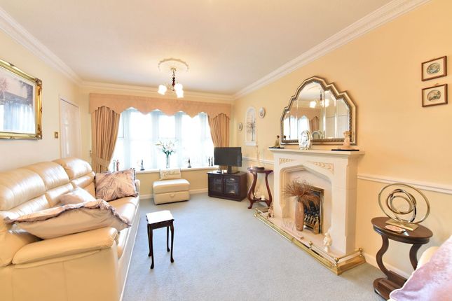 9, Hewell Close, Kingswinford photo 3