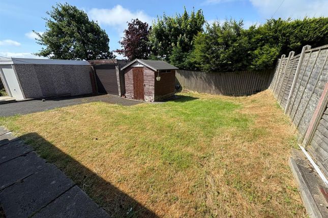 31, Weston Avenue, Bradford photo 4