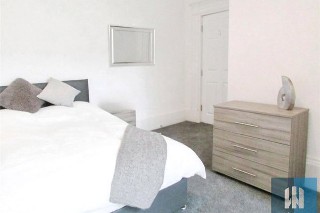 Room 1, 137, Trinity Street, West Yorkshire photo 2