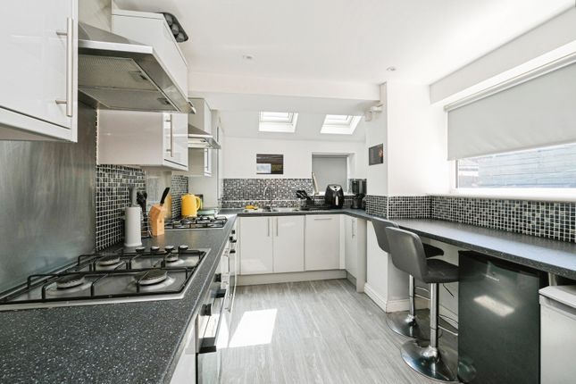 34, Calton Avenue, Merseyside photo 4