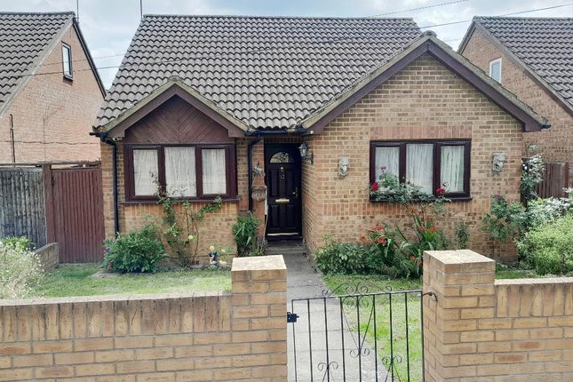 Thumbnail Detached bungalow for sale in Victoria Close, Hayes