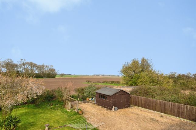 27, Newfield Drive, Lincoln photo 4