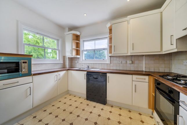 16, Cedars Close, London photo 4