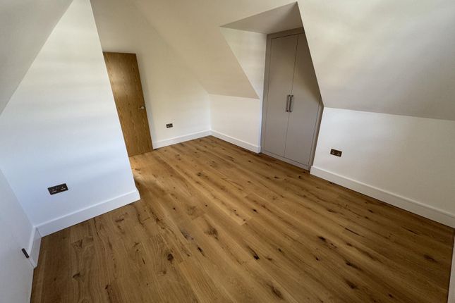 Flat H, 6, Cumberland Park, London photo 2