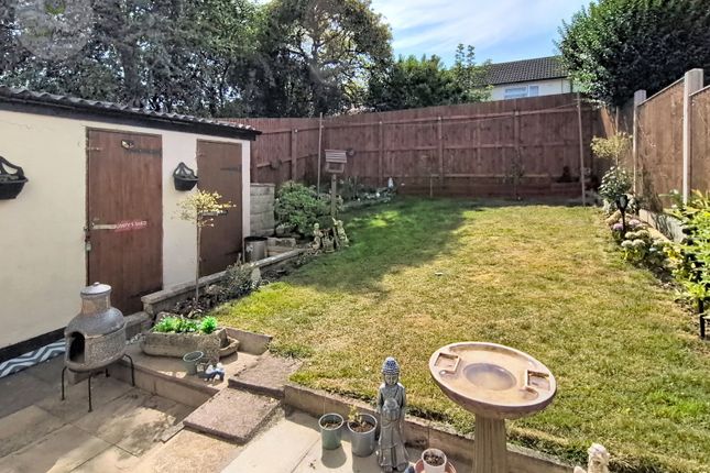 16, Foldings Close Scholes, Cleckheaton photo 3