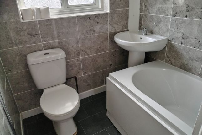 Terraced house to rent in Greenford, Middlesex