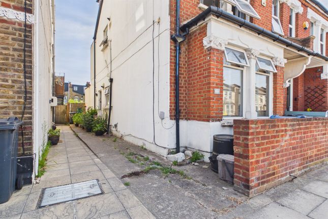 Haydons Road, London photo 4