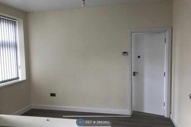 Kings Court Flat, B Streetly Road Erdington, Birmingham photo 4