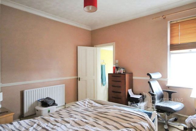 147, Walnut Tree Close, Surrey photo 5