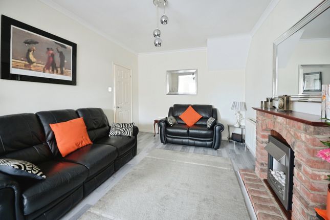 8, Clyde Way, Romford photo 3