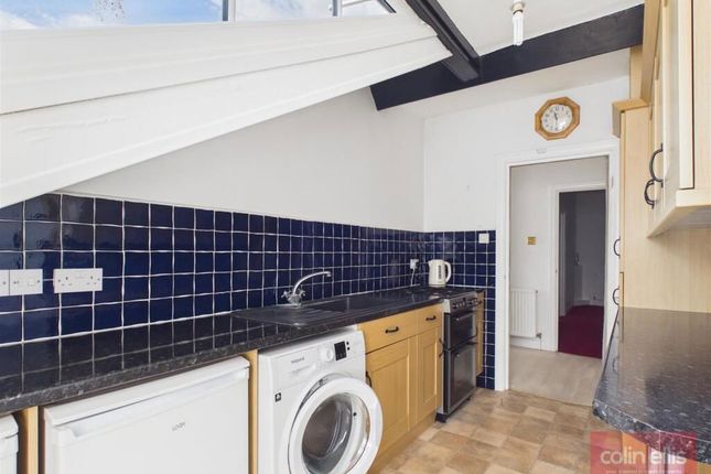 Flat 8 - 49, Esplanade Road, Scarborough photo 3
