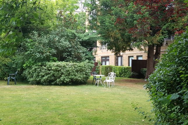 Flat for sale in Hamilton Square, Sandringham Gardens, North Finchley