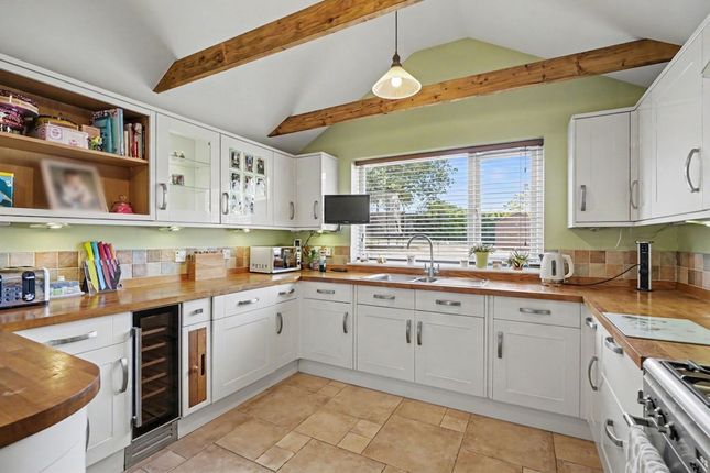 6 Paddocks Drive, Newmarket photo 2