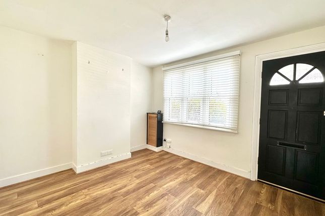 4, Middle Lane, Epsom photo 4