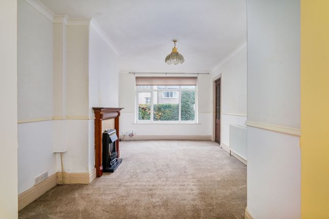 5 Threshfield Crescent, Birkenshaw photo 4