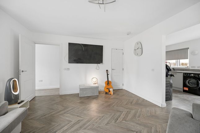 36 Hare Moss View, Whitburn photo 4