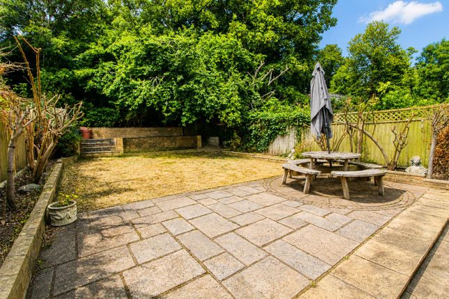 14, Hindhead Way, Wallington photo 4