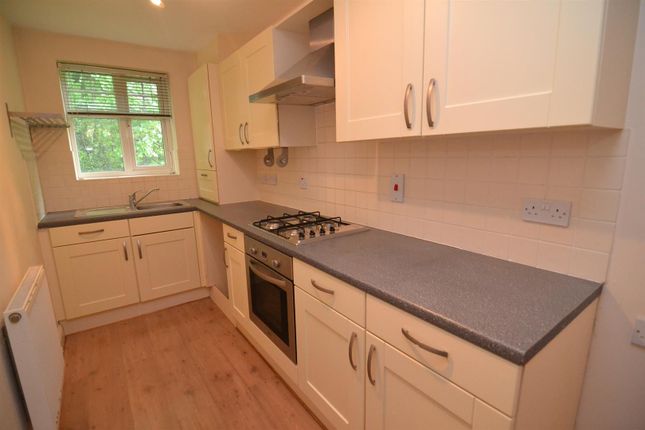 Apartment 5, Upper Fawth Close, Bradford photo 2