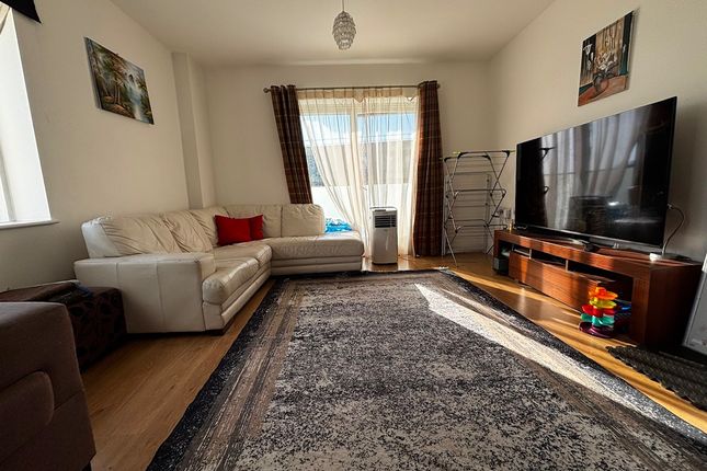 Dan Court - Third Floor, 5 Lakeside Drive, London photo 2