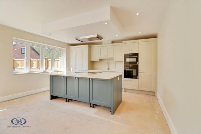21, Chelford Road, Somerford photo 2