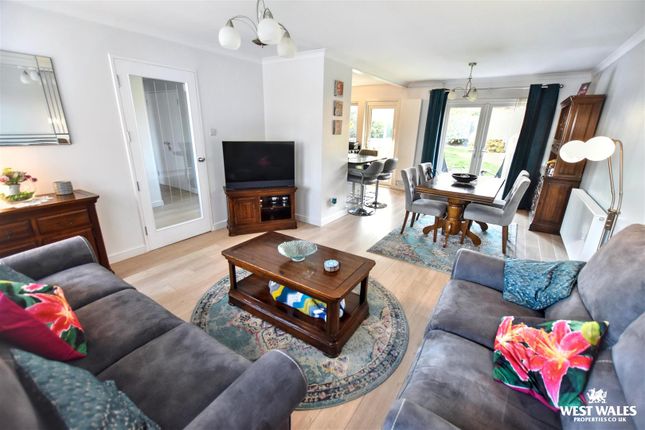 5, Gateholm Avenue, Milford Haven photo 3