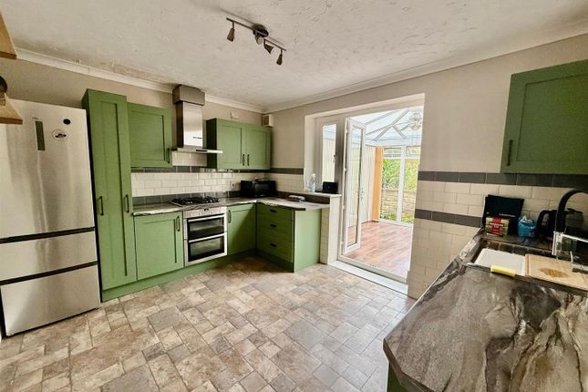 8, Orchard Avenue, High Peak photo 2