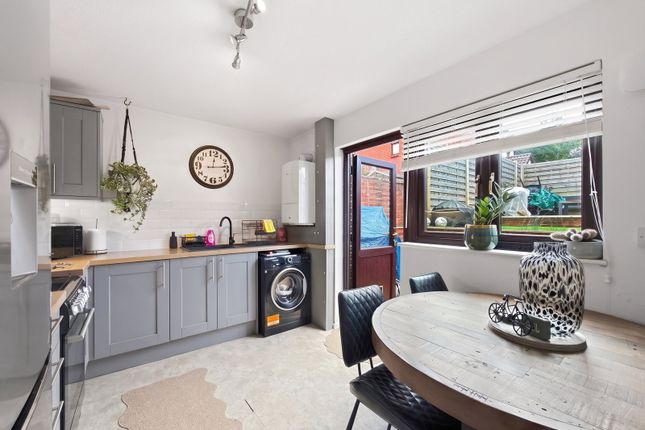 7, Holgate Close, Cardiff photo 4