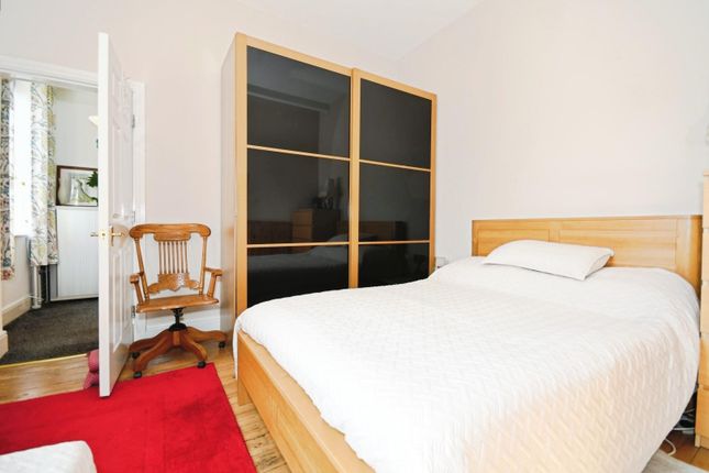 Bed 4 02.Jpg