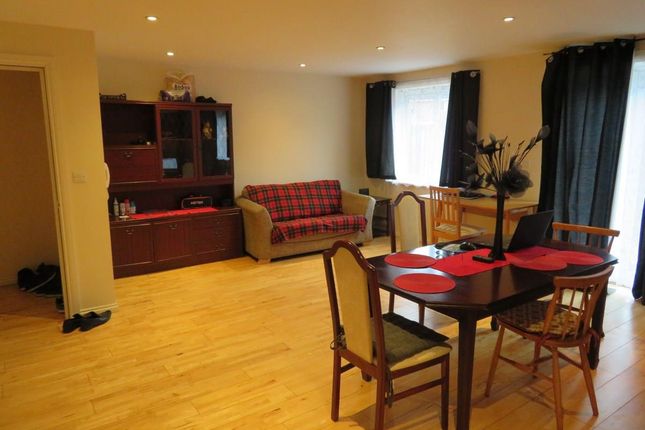 Flat, 4, Renson Close, Walton photo 4