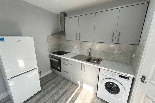 Basement, Tilehurst Road, Reading photo 2