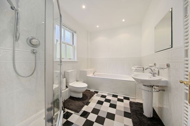 Bathroom_1695718621470