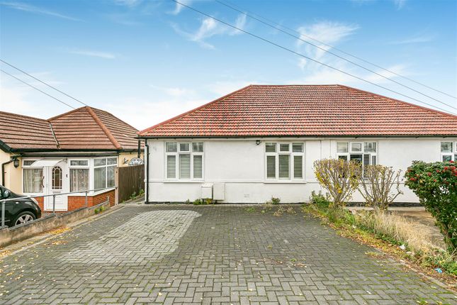6, Clarkes Avenue, Worcester Park photo 2