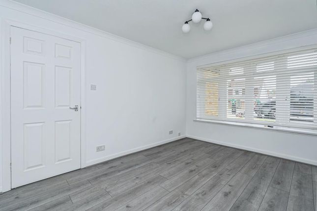11 Gloucester Road, Gloucester Road, Bagshot photo 2