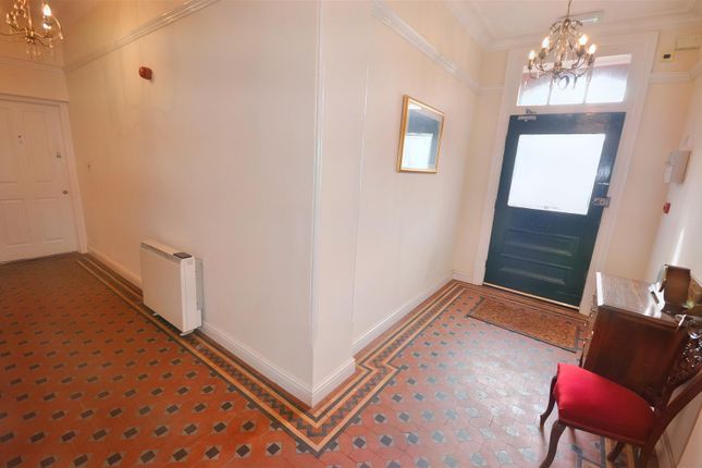 Flat for sale in Northesk Street, Stone