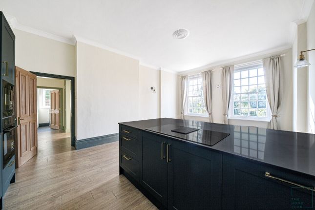 8, Summersbury Hall, Shalford photo 4