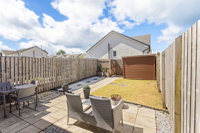 37, Croft Park Crescent, Whitburn photo 4