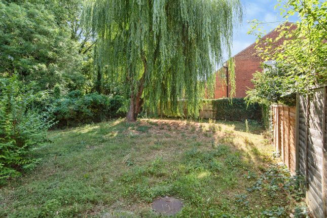 67, Millstream Close, Hertfordshire photo 2