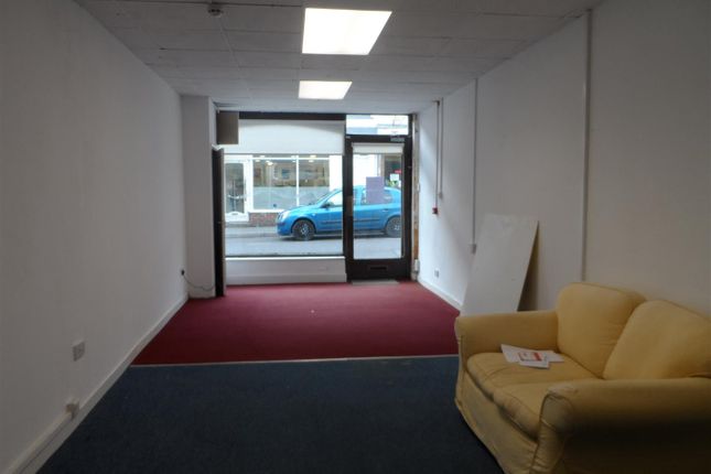 3, Holyrood Street, Chard photo 2