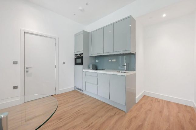 19, West Gate, Ealing photo 5