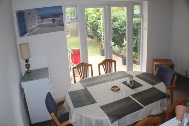 Bishops Rise (Room 2), Hatfield Hertfordshire photo 4