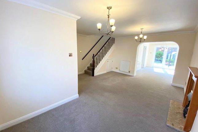 44, Brushfield Way, Woking photo 4