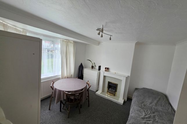 26, Cray Valley Road, Orpington photo 3