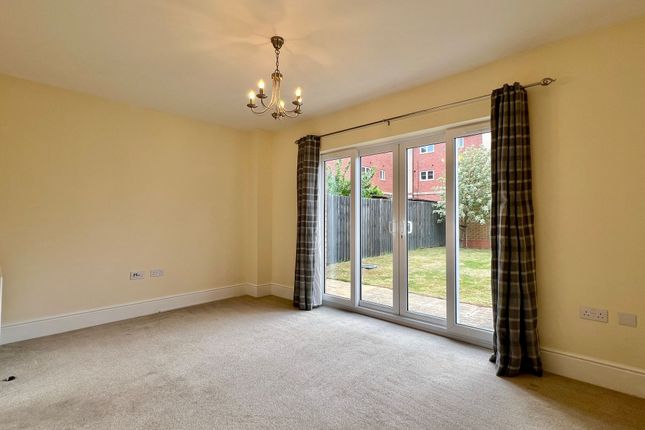52 Furs Close, Taunton photo 4