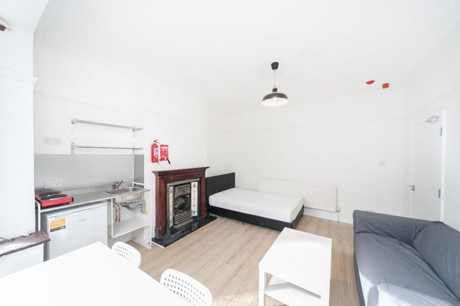 Thumbnail Studio to rent in Ravensbourne Park, London