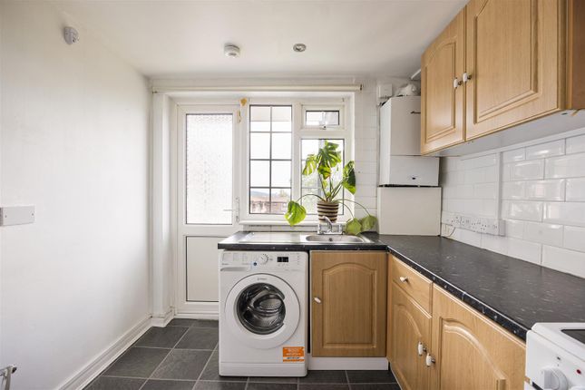 31 Lyndhurst Court, Churchfields, South Woodford photo 4